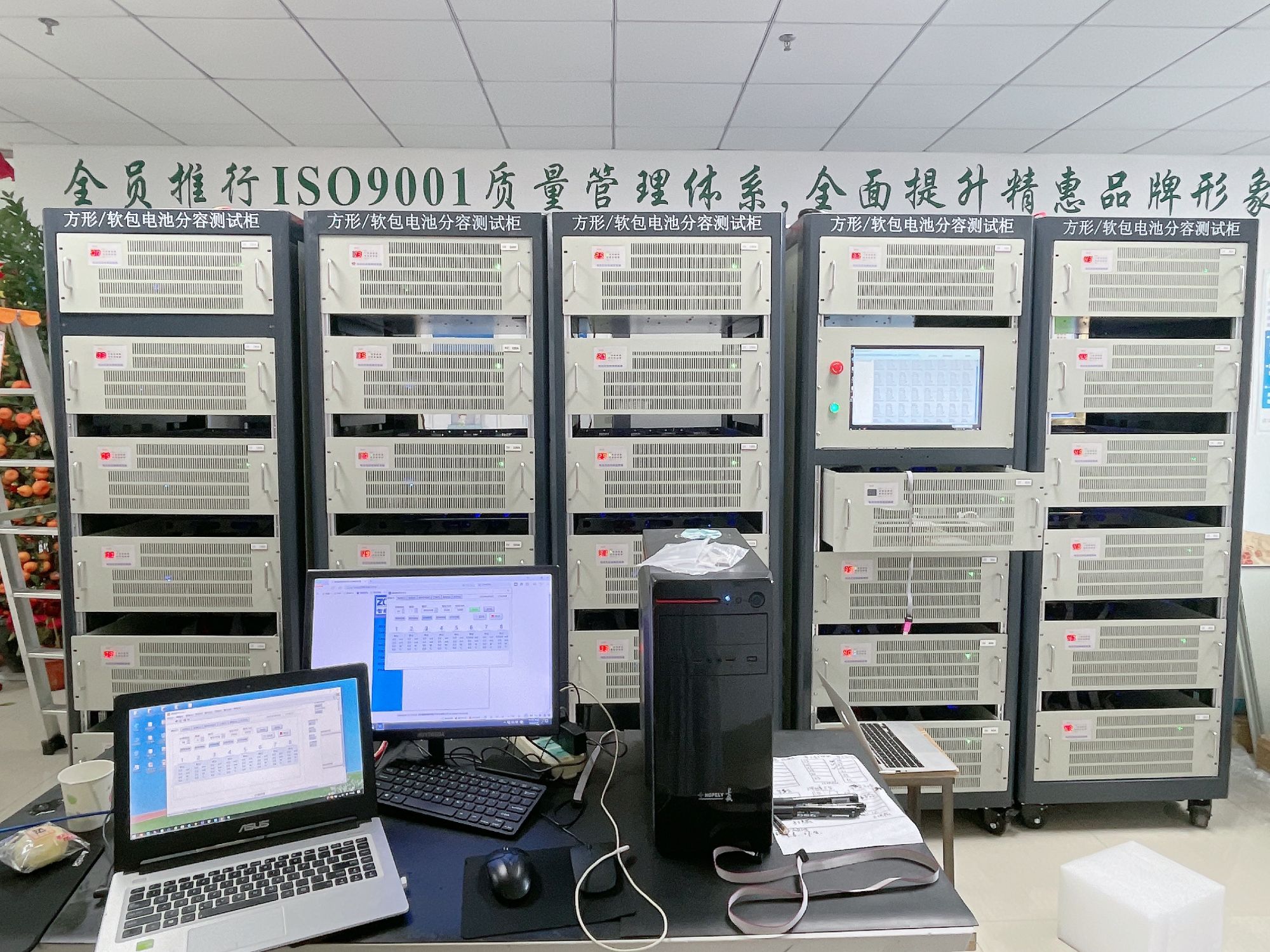 我司5V100A/100V60A/100V100A方形/軟包電池充放電柜大批投入市場(chǎng)，歡迎廣大客戶(hù)來(lái)電咨詢(xún)！